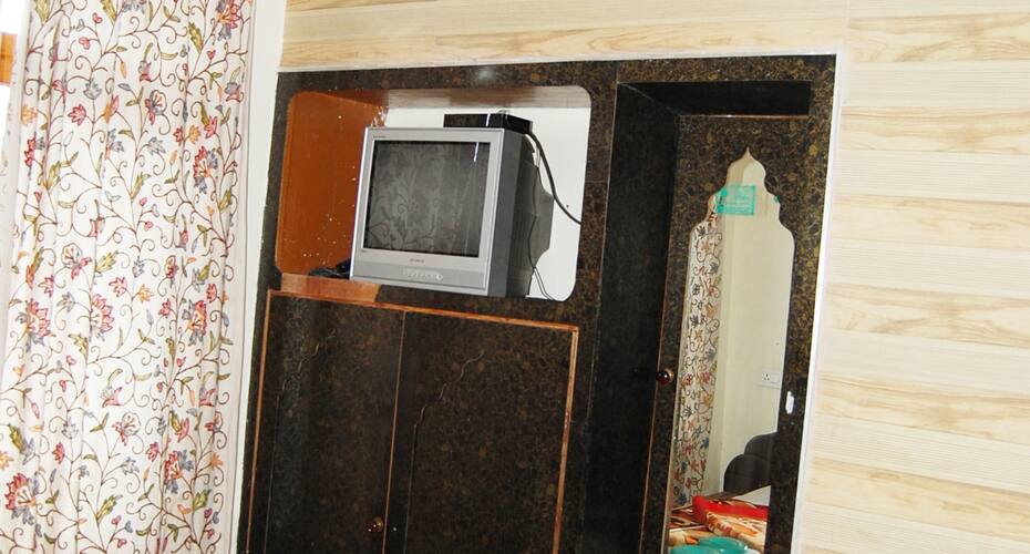Hotel Nigeena 2, Srinagar 3
